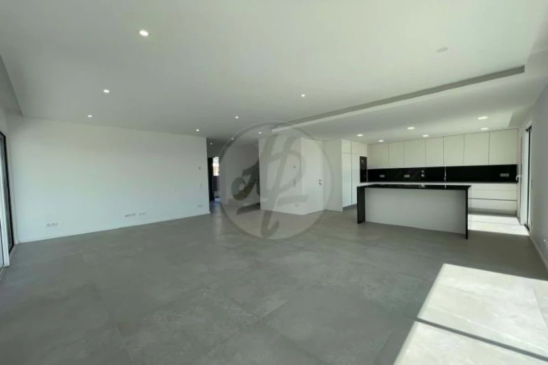 Moradia T4 para Venda em Mexilhoeira Grande Foto 8