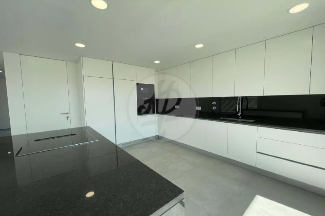 Moradia T4 para Venda em Mexilhoeira Grande Foto 12