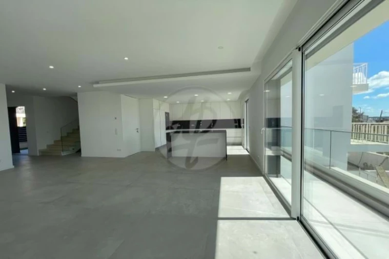 Moradia T4 para Venda em Mexilhoeira Grande Foto 3