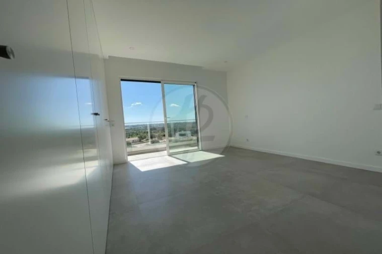 Moradia T4 para Venda em Mexilhoeira Grande Foto 36