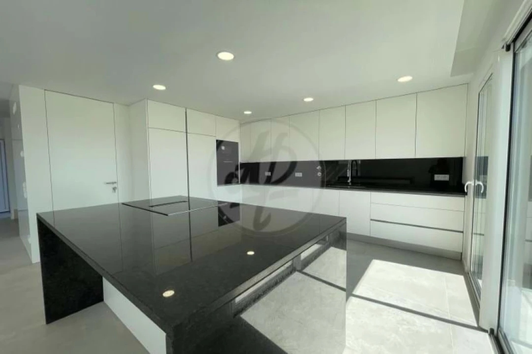 Moradia T4 para Venda em Mexilhoeira Grande Foto 9