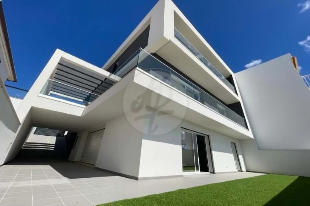 Moradia T4 para Venda em Mexilhoeira Grande Foto 46