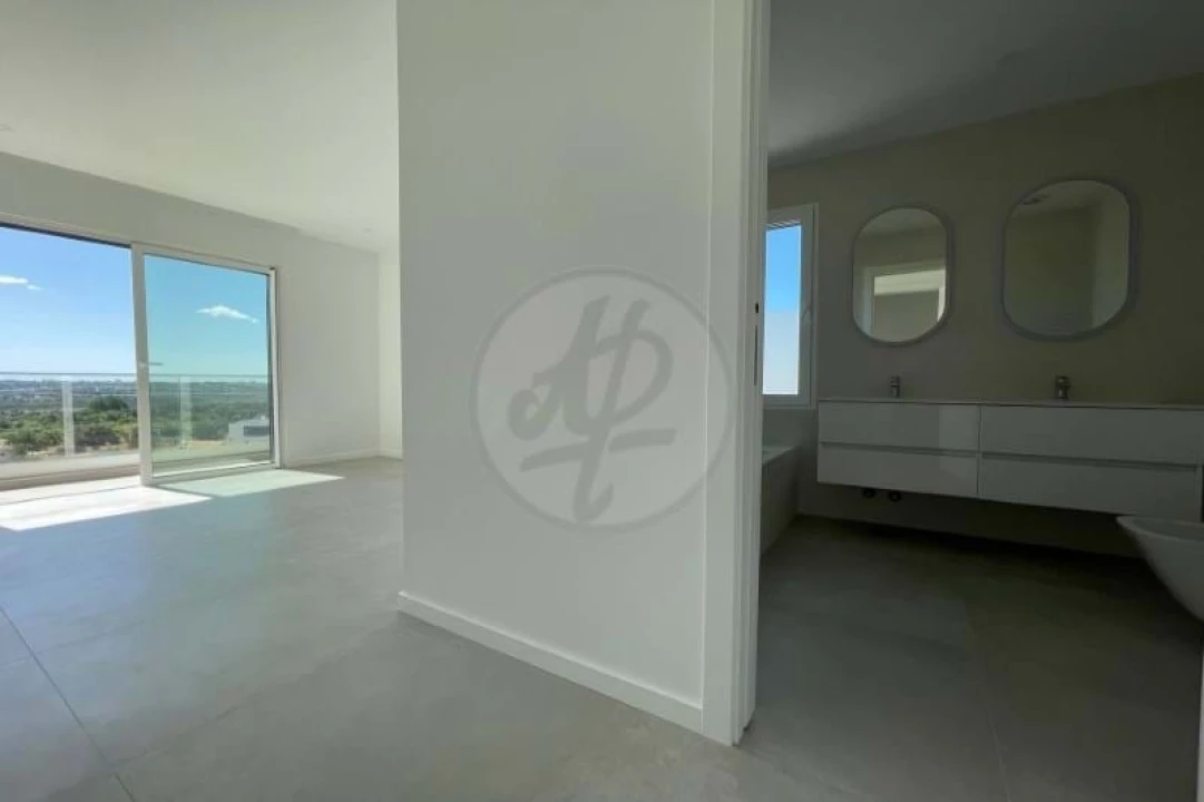 Moradia T4 para Venda em Mexilhoeira Grande Foto 38