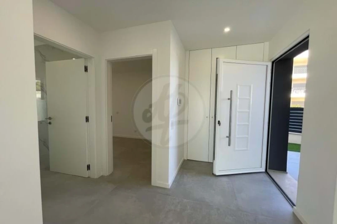 Moradia T4 para Venda em Mexilhoeira Grande Foto 2