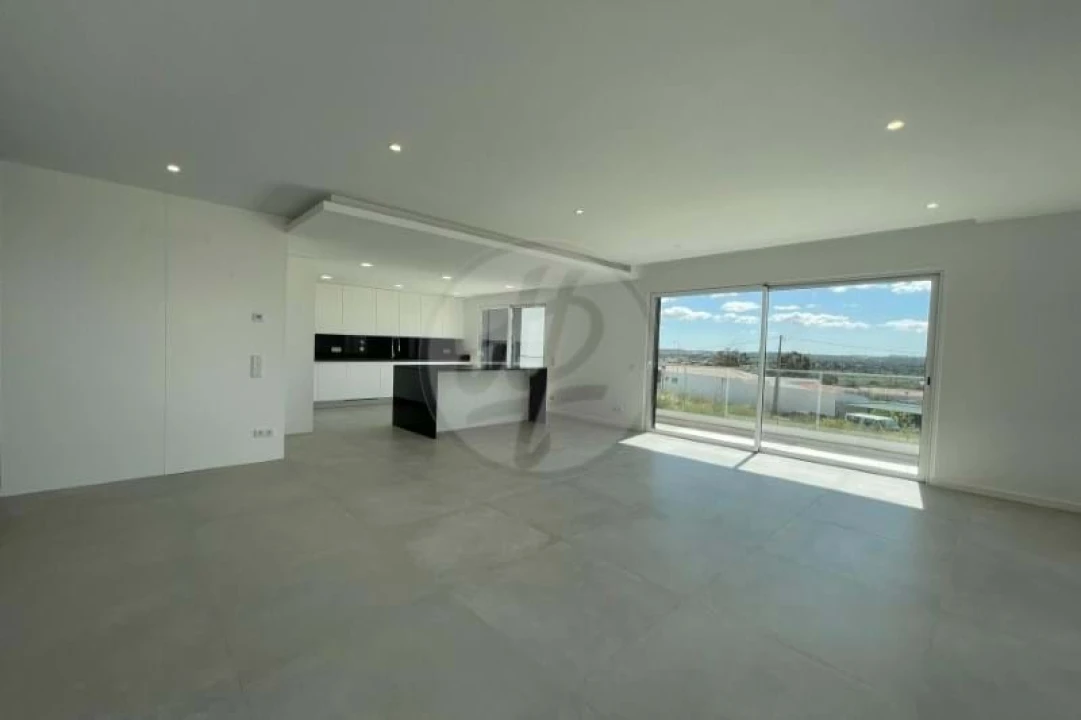 Moradia T4 para Venda em Mexilhoeira Grande Foto 4