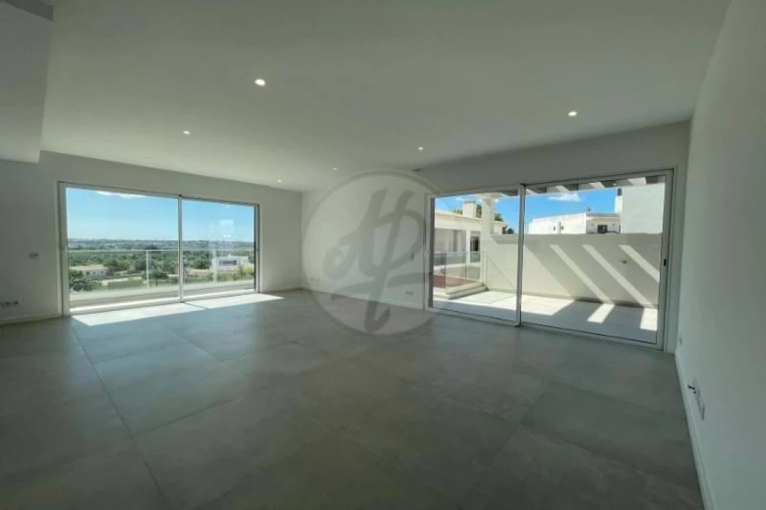 Moradia T4 para Venda em Mexilhoeira Grande Foto 11