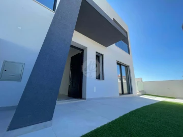 Moradia T4 para Venda em Mexilhoeira Grande