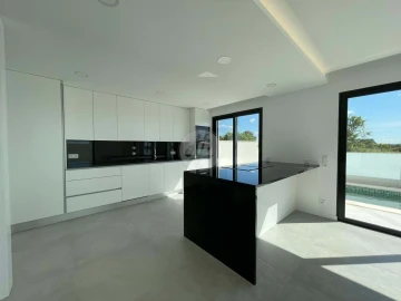Moradia T4 para Venda em Mexilhoeira Grande