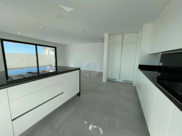 Moradia T4 para Venda em Mexilhoeira Grande