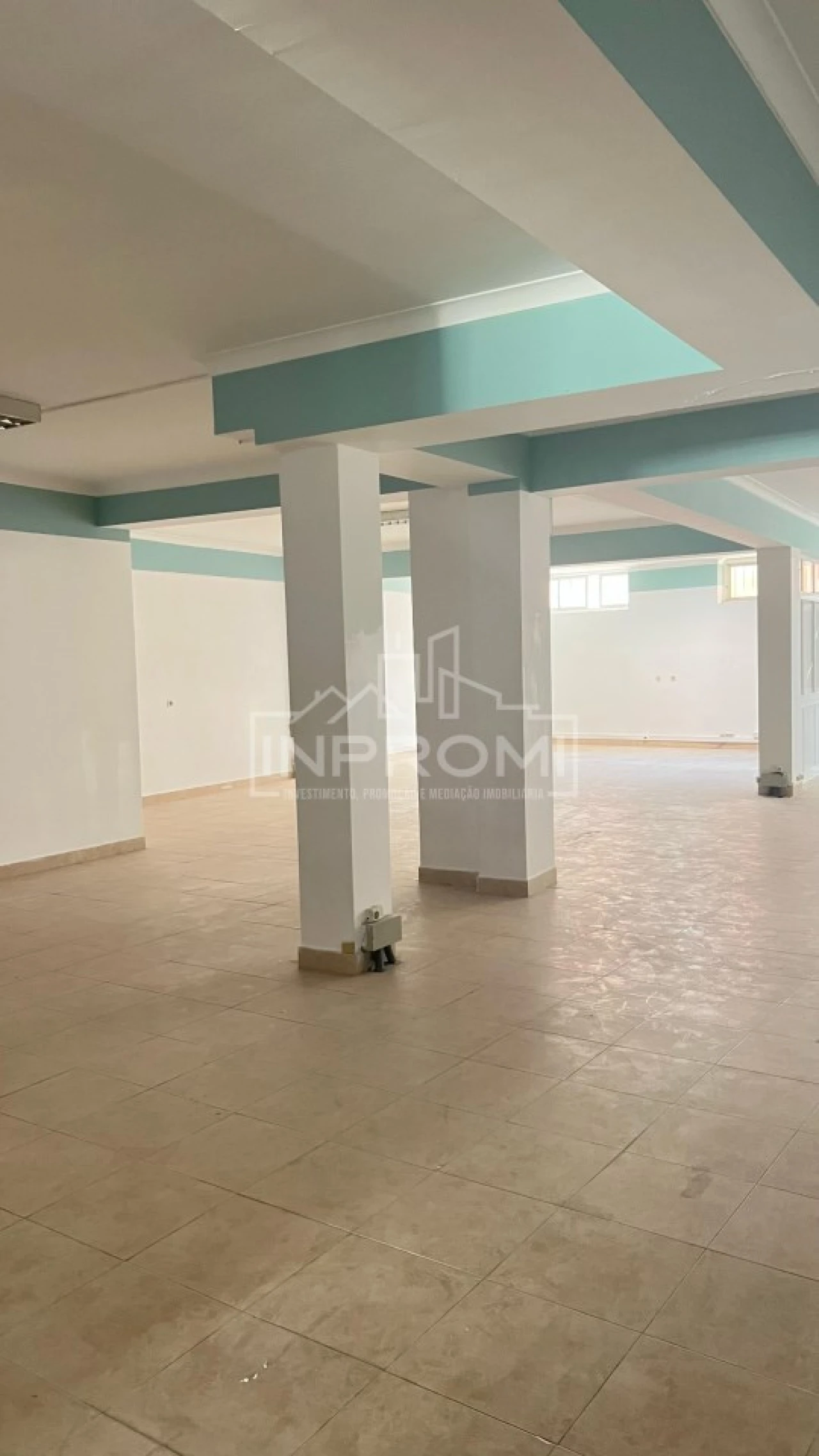 Loja para Venda em Cacém e São Marcos Foto 8