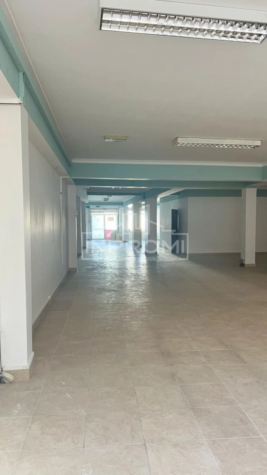 Loja para Venda em Cacém e São Marcos Foto 2