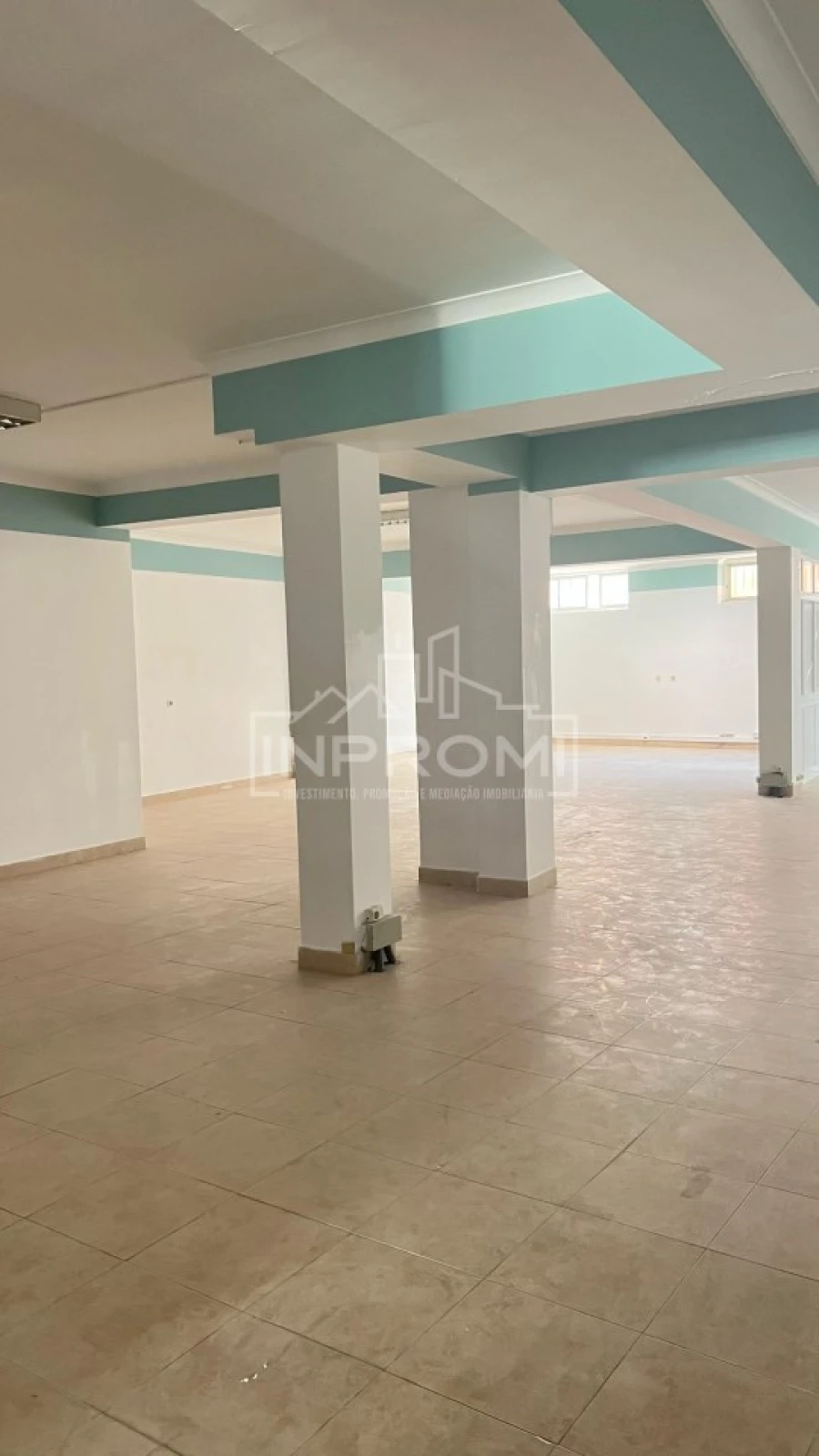 Loja para Venda em Cacém e São Marcos Foto 8