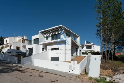 Moradia T4 para Venda em Aljezur