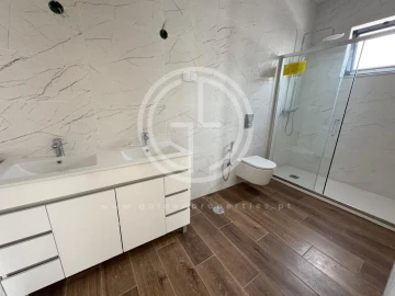 Moradia T3 para Venda em Faro (Sé e São Pedro)