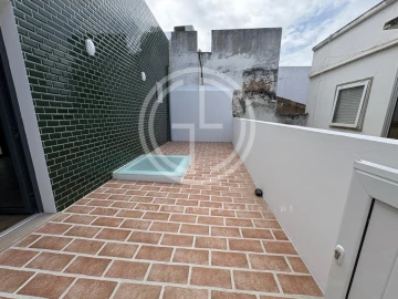 Moradia T3 para Venda em Faro (Sé e São Pedro)