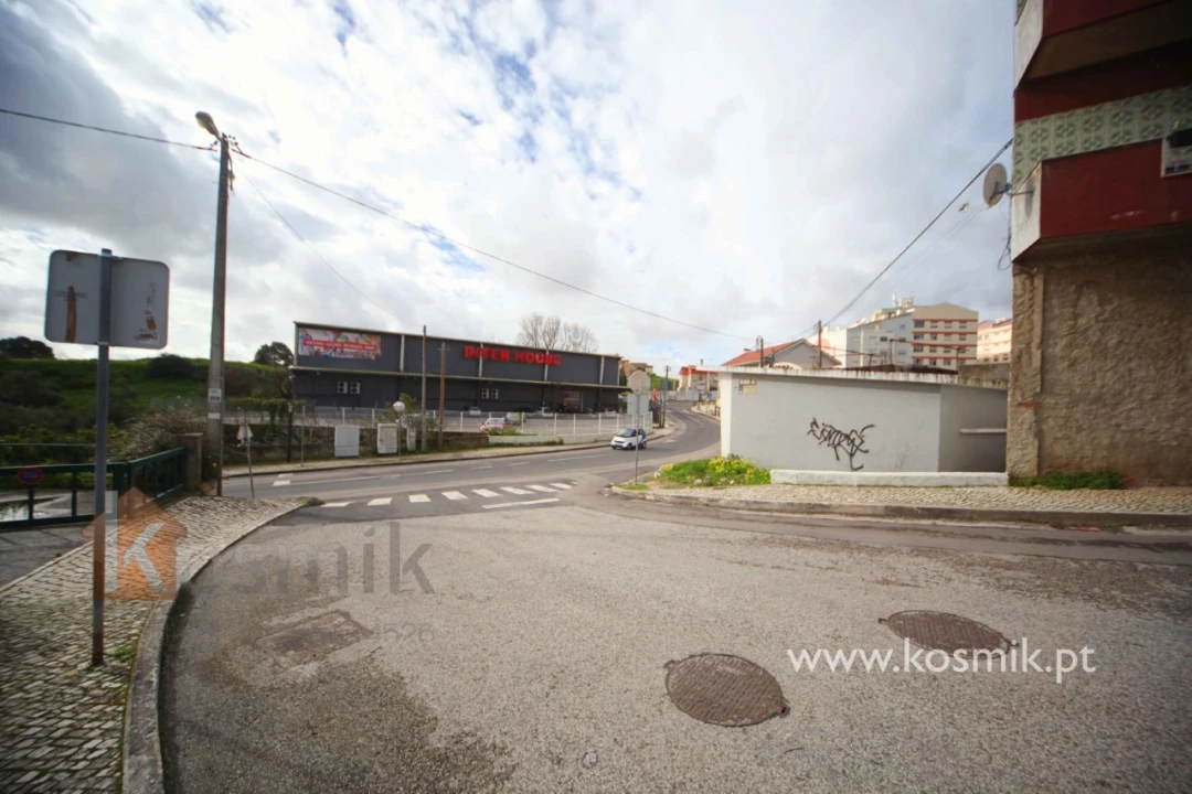 Loja para Venda em Pontinha e Famões Foto 17