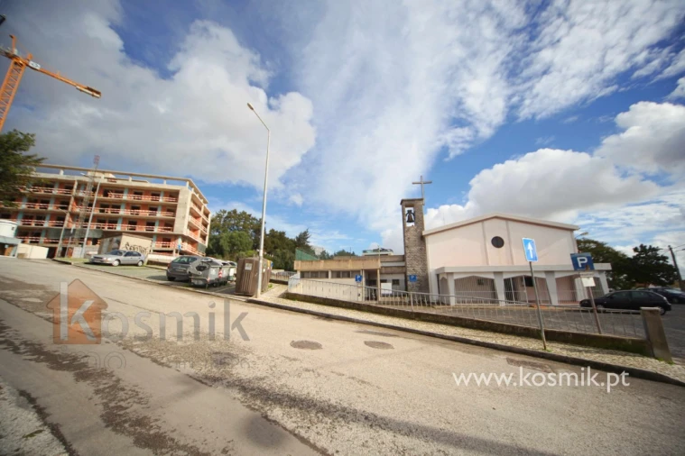 Loja para Venda em Pontinha e Famões Foto 16