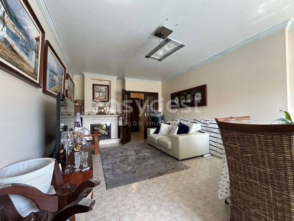 Apartamento T2 para Venda em Falagueira-Venda Nova Foto 4