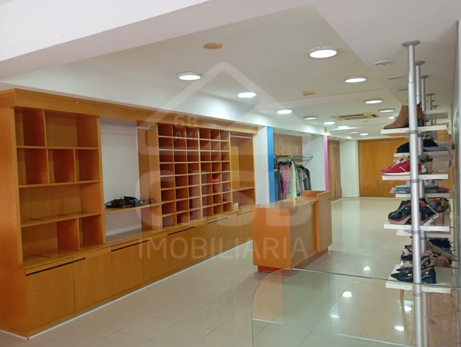 Loja para Venda em Castanheira do Ribatejo e Cachoeiras Foto 1