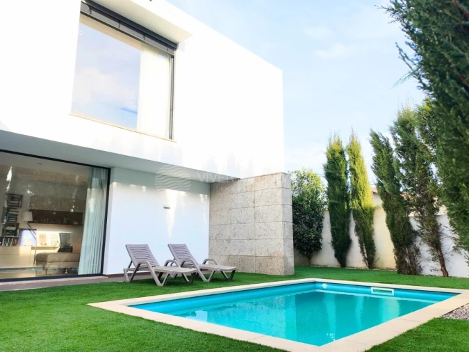 Moradia T7 para Venda em Meixomil