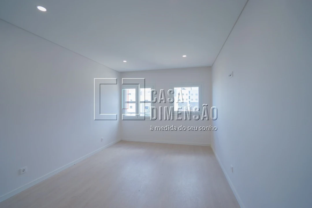 Apartamento T2 para Venda em Venteira Foto 22