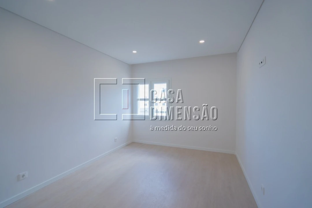 Apartamento T2 para Venda em Carnaxide e Queijas Foto 26