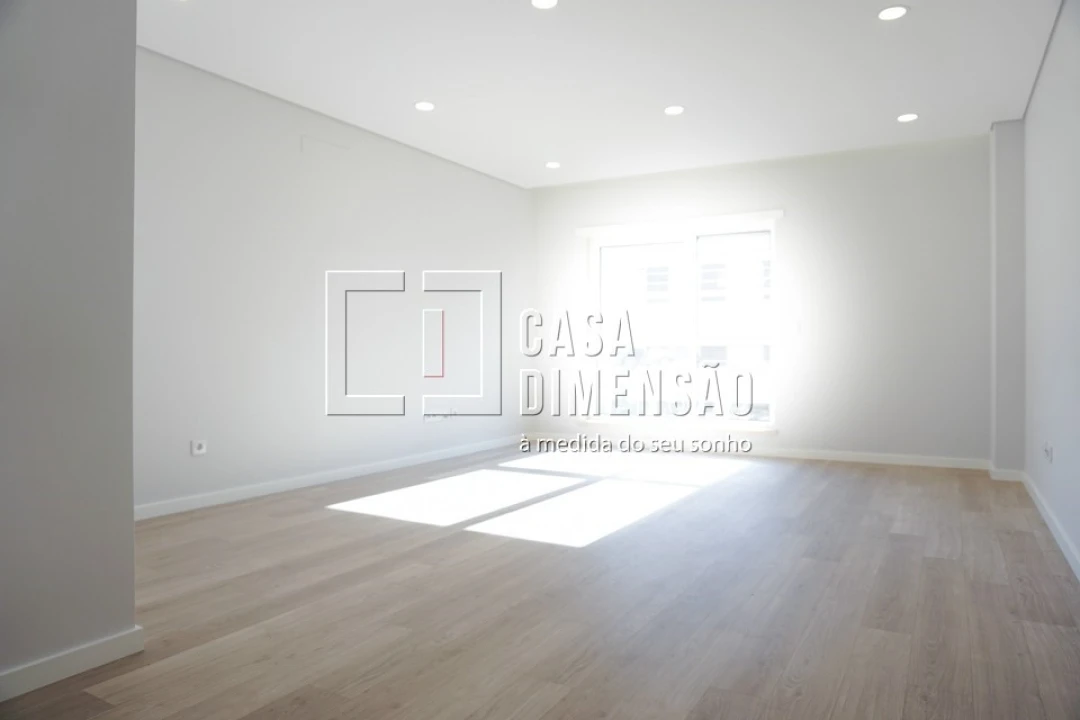Apartamento T2 para Venda em Carnaxide e Queijas Foto 1