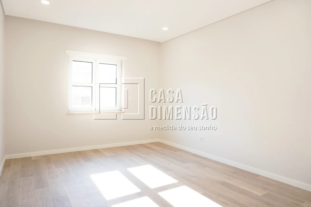 Apartamento T2 para Venda em Carnaxide e Queijas Foto 18