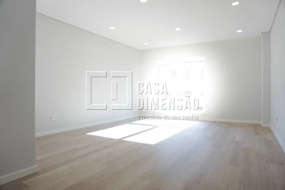 Apartamento T2 para Venda em Carnaxide e Queijas