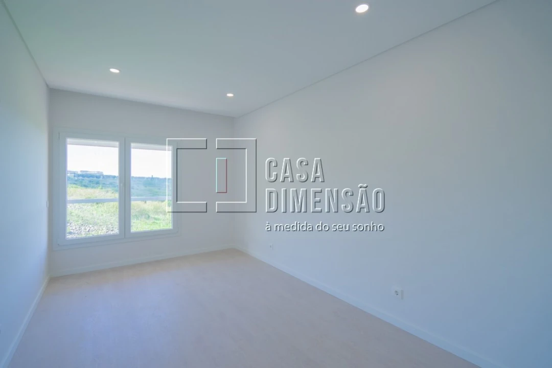 Apartamento T3 para Venda em Carnaxide e Queijas Foto 34