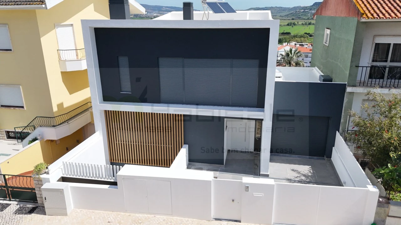 Moradia T5 para Venda em Loures Foto 1