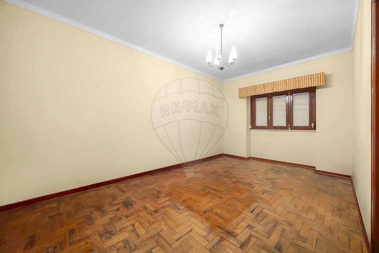 Moradia T5 para Venda em Carvoeira e Carmões Foto 14