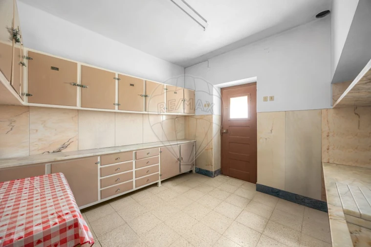 Moradia T5 para Venda em Carvoeira e Carmões Foto 9