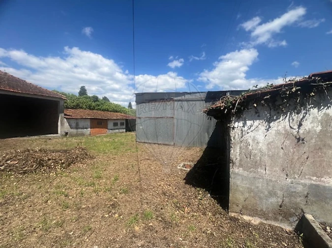 Terreno para Venda em Paços de Brandão Foto 3