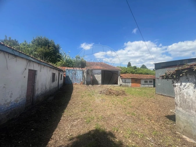 Terreno para Venda em Paços de Brandão Foto 1