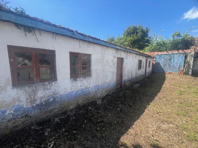 Terreno para Venda em Paços de Brandão Foto 2