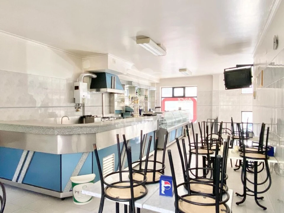 Loja para Venda em Santa Iria de Azoia, São João da Talha e Bobadela Foto 5