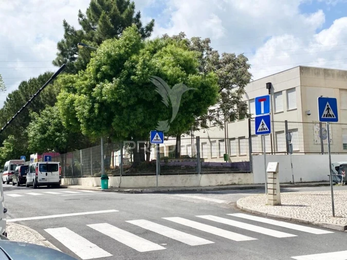 Loja para Venda em Santa Iria de Azoia, São João da Talha e Bobadela Foto 14