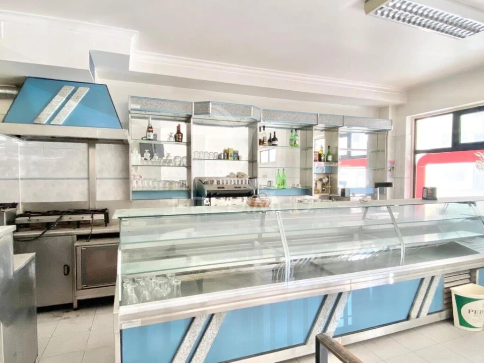 Loja para Venda em Santa Iria de Azoia, São João da Talha e Bobadela Foto 3