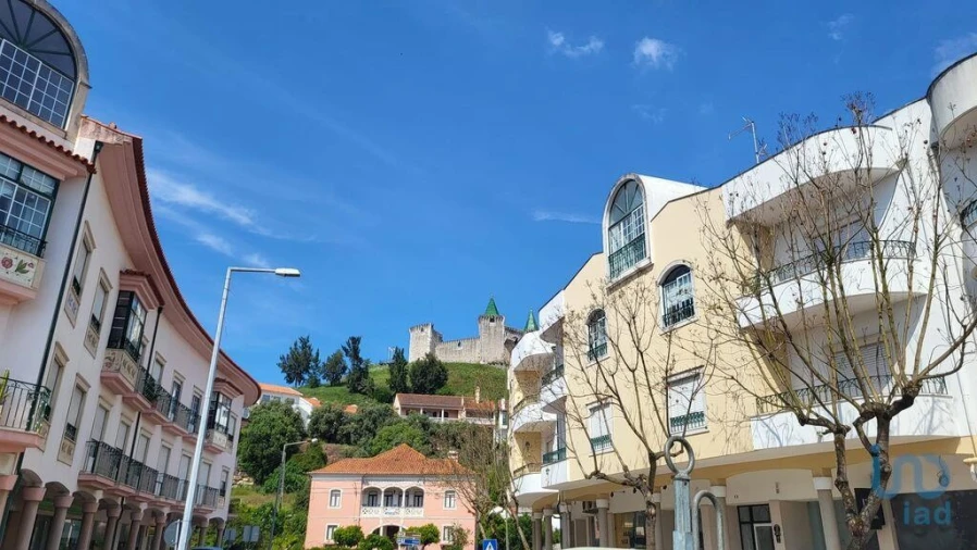 Loja para Arrendamento em Arrimal e Mendiga