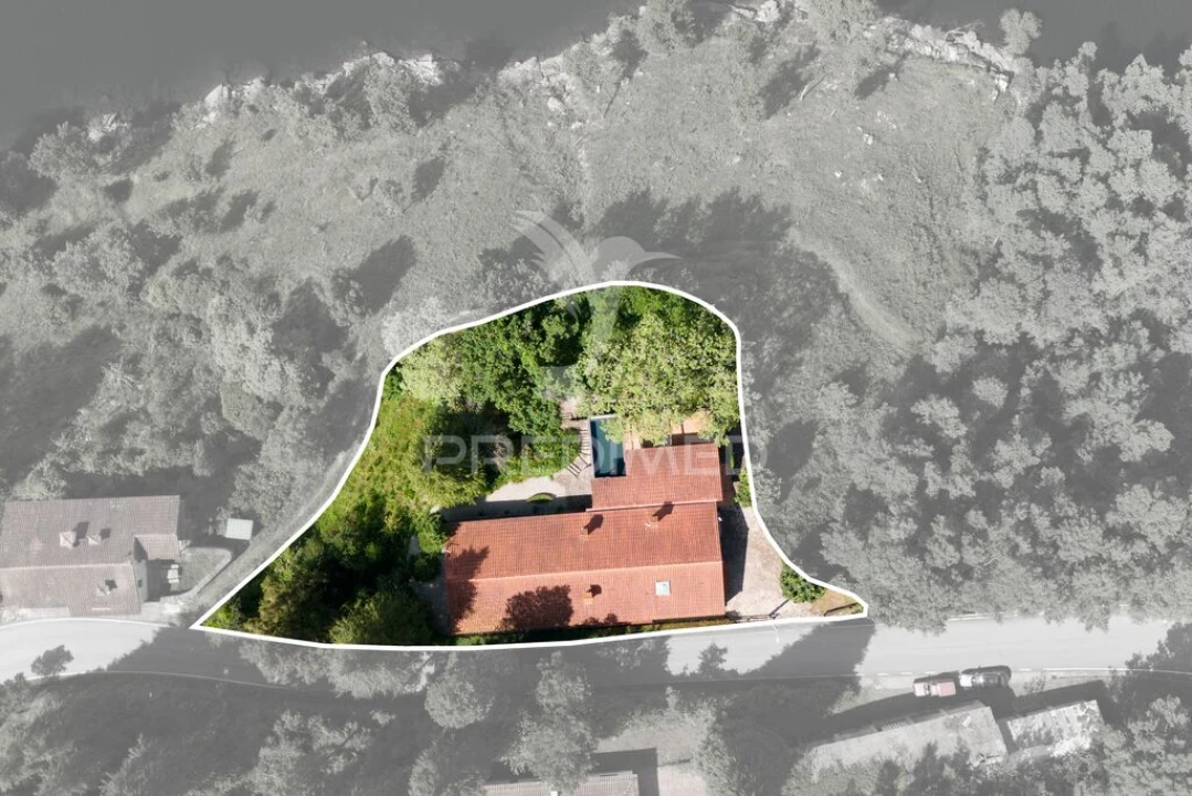 Moradia T4 para Venda em Salamonde Foto 3