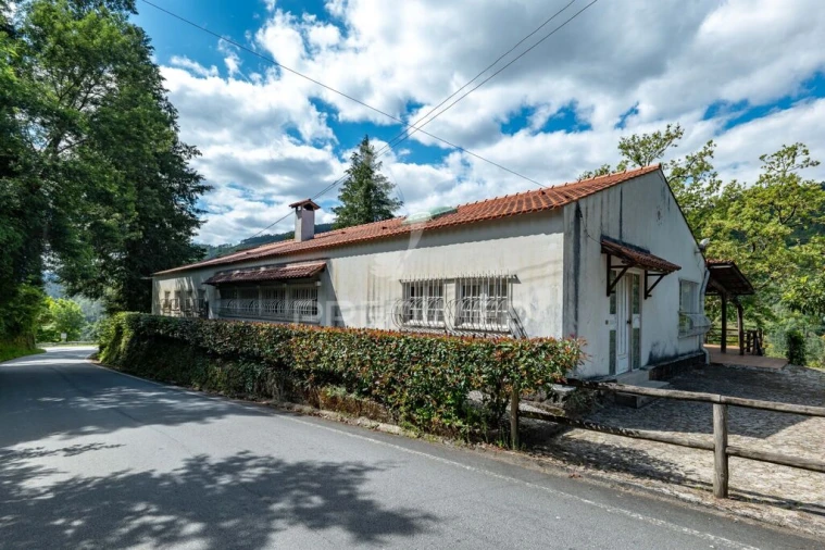 Moradia T4 para Venda em Salamonde Foto 4