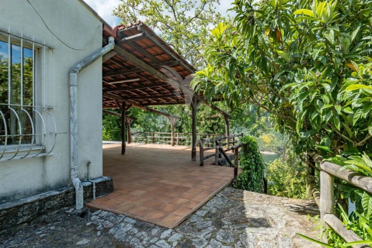 Moradia T4 para Venda em Salamonde Foto 5