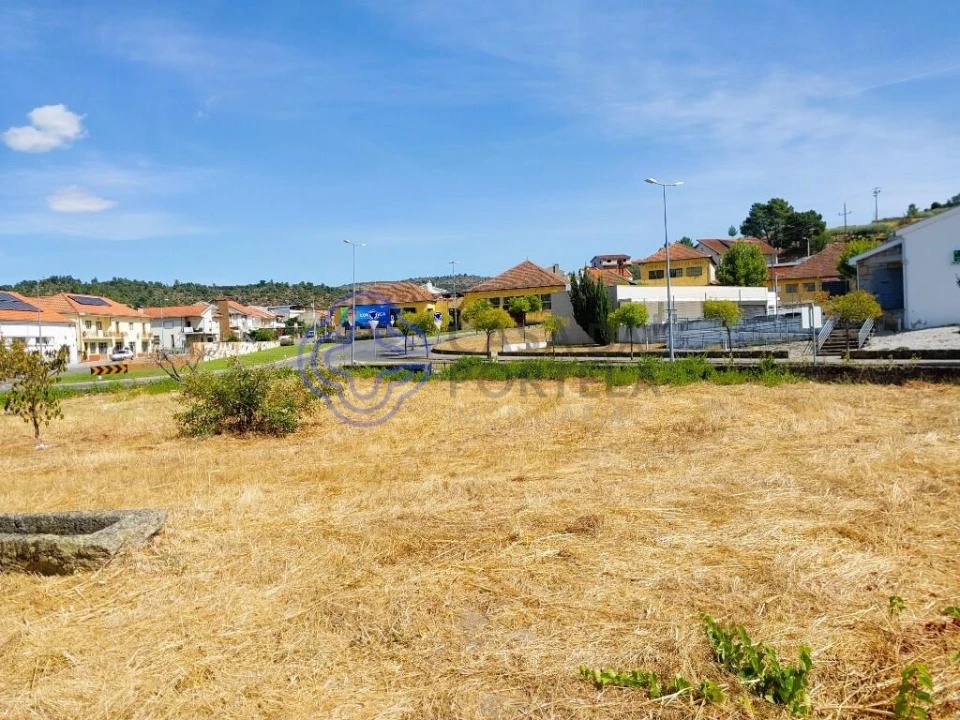 Moradia T3 para Venda em Torre de D. Chama Foto 3