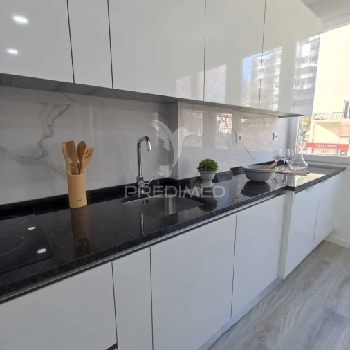 Apartamento T3 para Venda em Benfica Foto 2