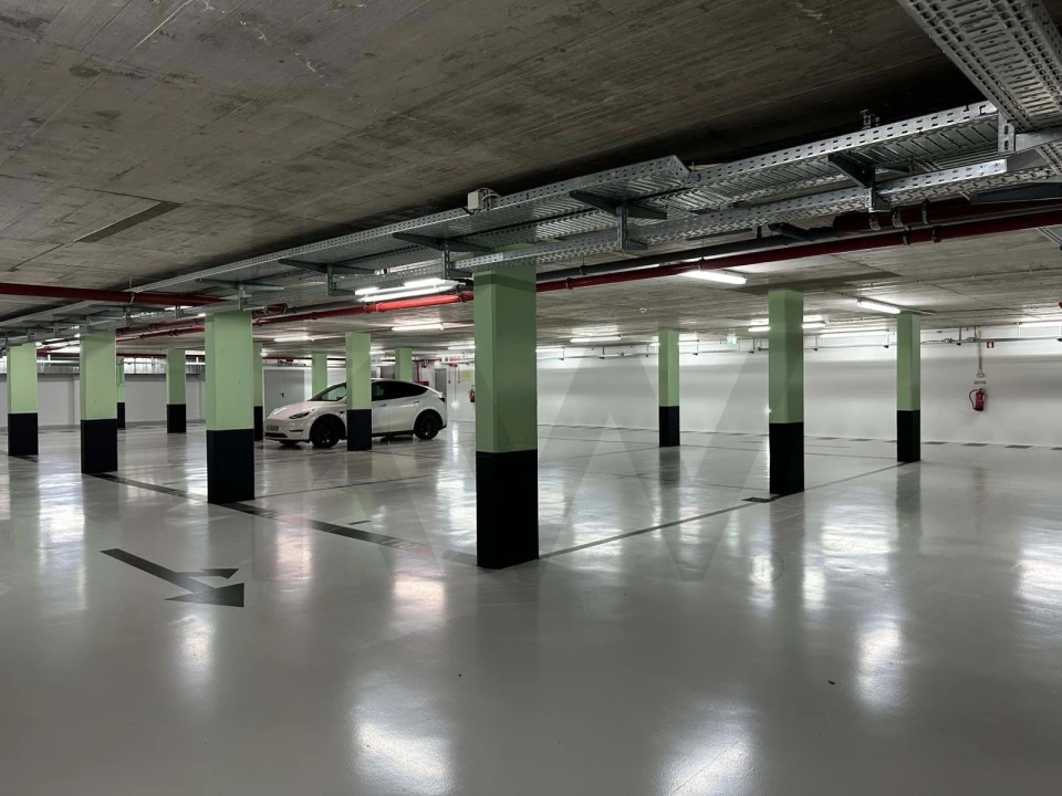 Garagem para Venda em Lagos (São Sebastião e Santa Maria) Foto 5