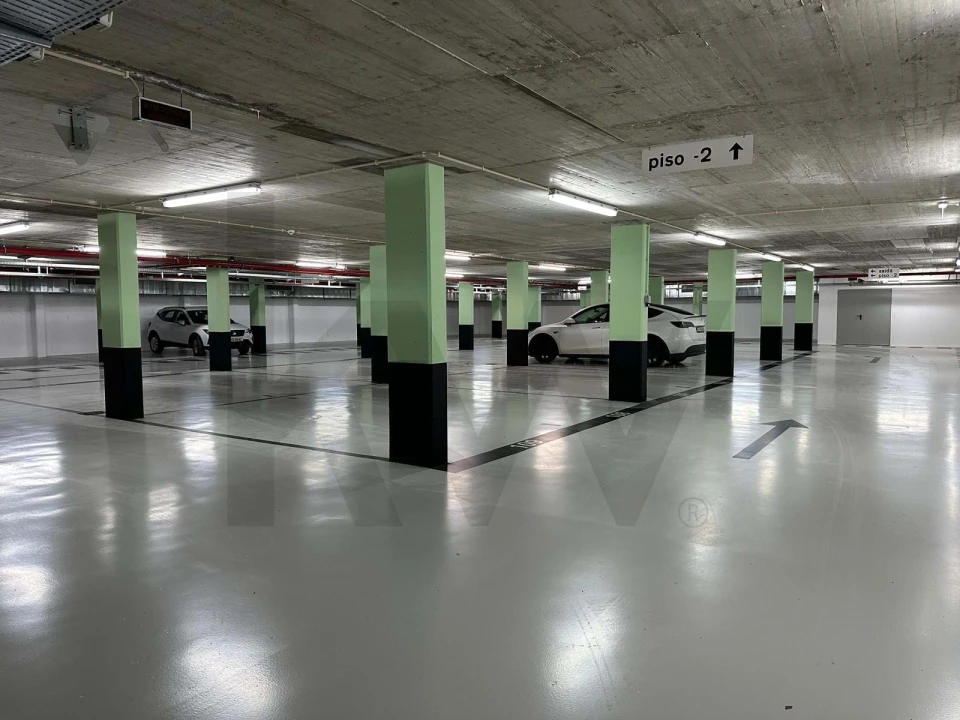 Garagem para Venda em Lagos (São Sebastião e Santa Maria) Foto 8