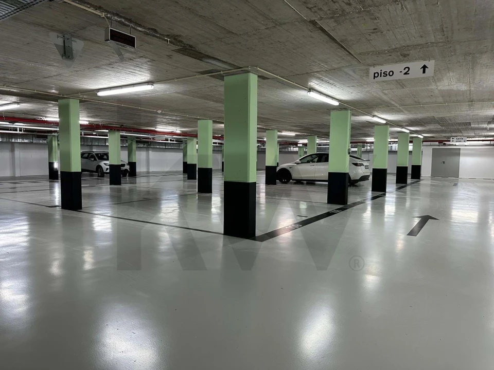 Garagem para Venda em Lagos (São Sebastião e Santa Maria) Foto 7