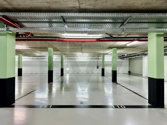 Garagem para Venda em Lagos (São Sebastião e Santa Maria) Foto 3