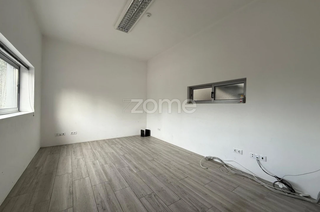 Terreno Comércio / Armazém para Arrendamento em Caldas de São Jorge e Pigeiros Foto 16